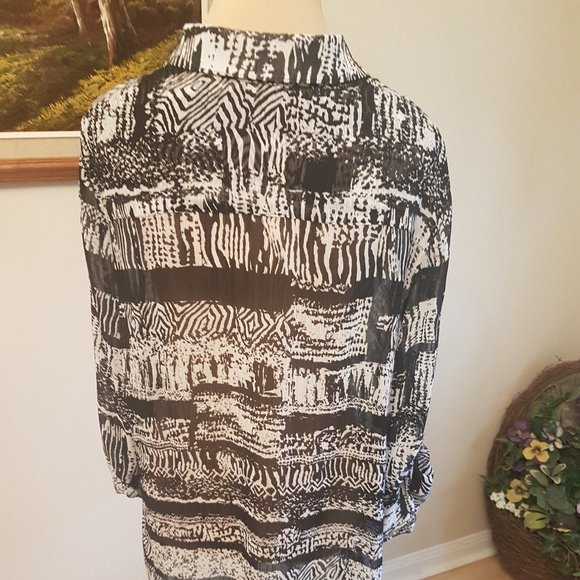 Black and White Blouse - Picture 6 of 10